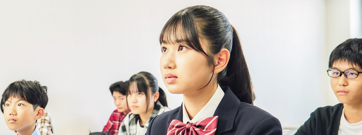 授業中の中学生